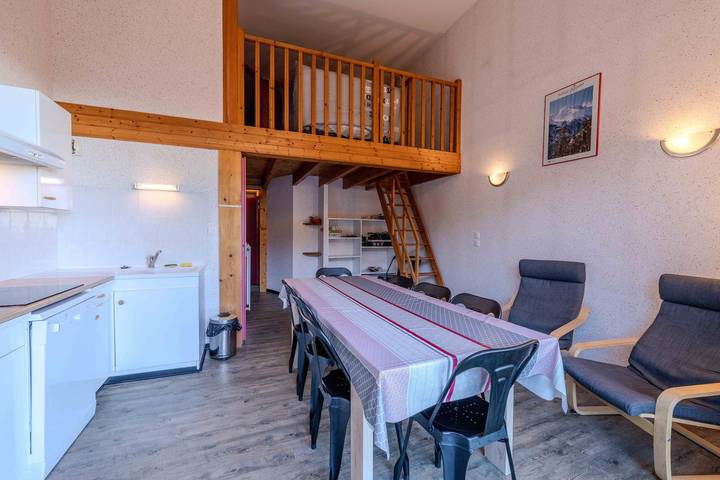 Ganze Wohnung, Ferienwohnung 'Framboise Les Monts D'olmes' mit Bergblick und privater Terrasse in Les Monts d'Olmes, Montferrier