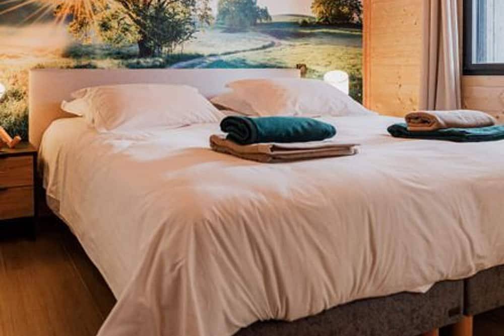 Luxuslodge mit Whirlpool, privatem Pool, Fitness, Kinderspielplatz und Wellness-Optionen am Golfplatz in Le Chambon-sur-Lignon, Zentralmassiv