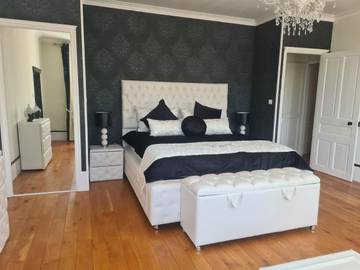 Chambre d’hôte pour 2 personnes, avec jardin et vue ainsi que terrasse et piscine à Bollène