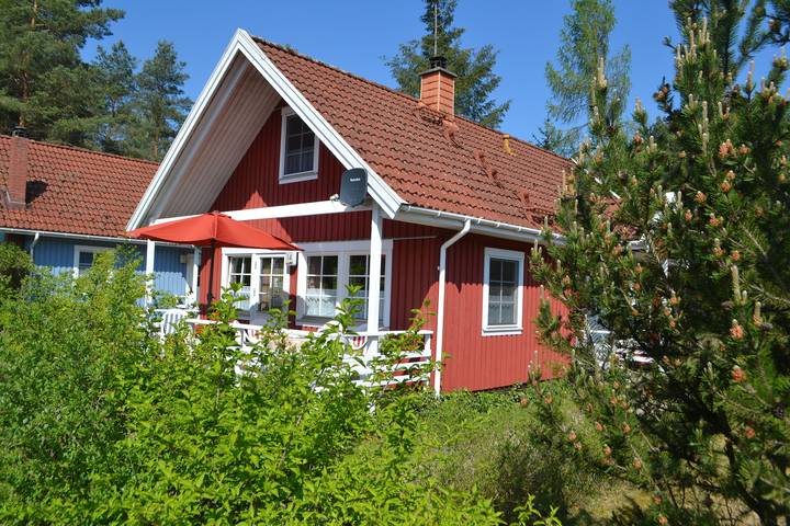 Villa Rosenrot am See in Badestrand Userin, Userin