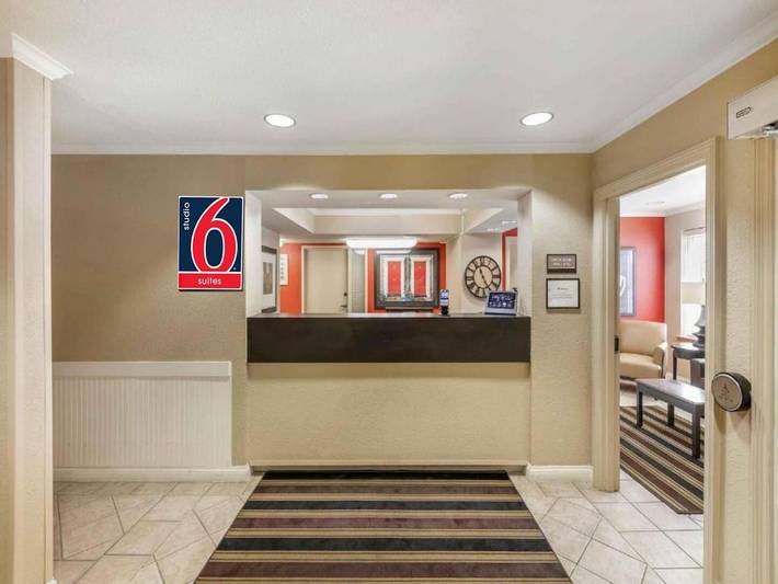 Apartamento entero, 1 Cama Tamaño Queen | Para No Fumadores, Cocina in Condado de Waukesha