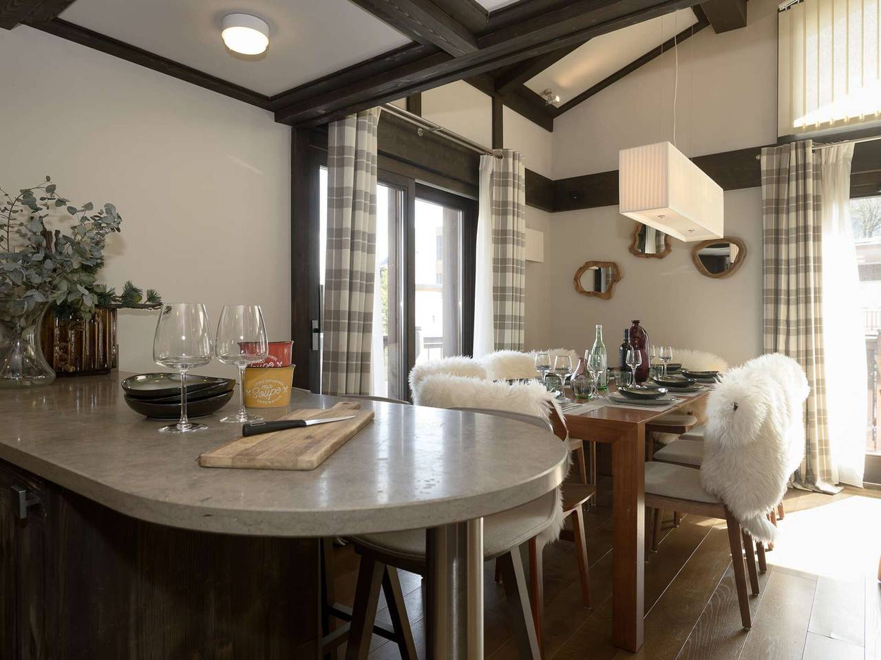 Entire apartment, Duplex apartment in the center - 8 guests in Courchevel 1650 (Moriond), Saint-Bon-Tarentaise