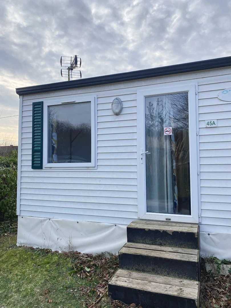 Zecamping 2* locatif Tv clim 20m2 2 pers in Angicourt, Oise