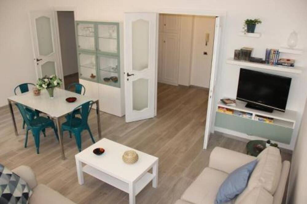 Ganze Wohnung, Ostia, apartment 50 mt from the beach, finished and quiet-sea view in Ostia, Rom