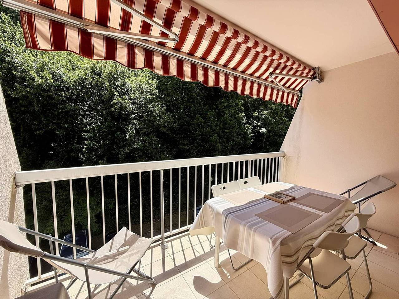 Studio entier, Studio Cabine à Arcachon, Proche Centre, Balcon ensoleillé, Parking, à 600m de la Plage in Arcachon, Région d'Arcachon