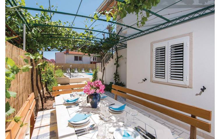 Ferienhaus für 12 Personen, mit Terrasse in Kroatien - 2