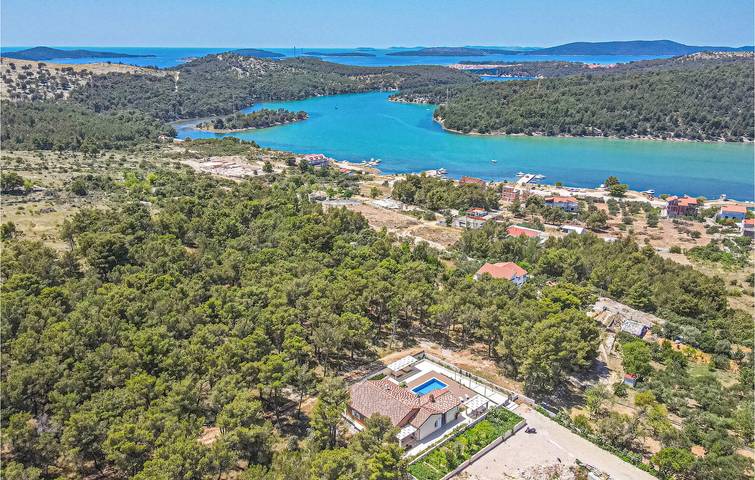 Location de vacances pour 8 personnes, avec piscine et terrasse, animaux acceptés à Zaboric - 3