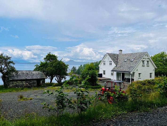 Ferienhaus für 8 Personen, mit Garten und Sauna sowie Ausblick in Etne