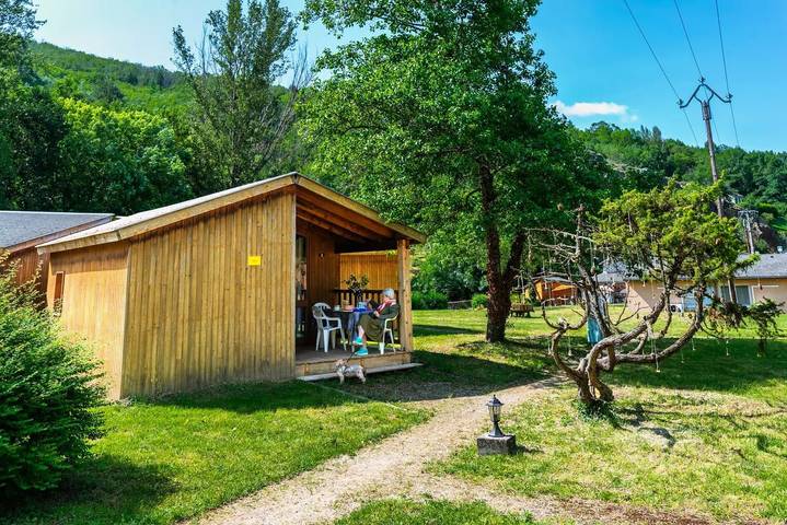 Chalet pour 4 personnes, avec terrasse dans l' Aveyron
