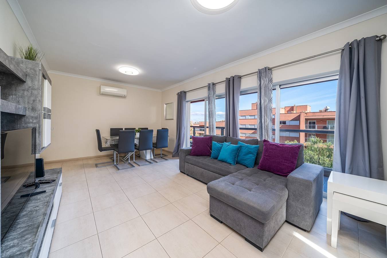 Entire apartment, Apartment 'Paraíso Da Rocha' with Mountain View, Wi-Fi and Air Conditioning in Praia da Rocha, Portimão