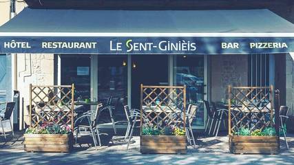 Hôtel pour 3 personnes, avec vue et terrasse à Saint-Geniez-d'Olt