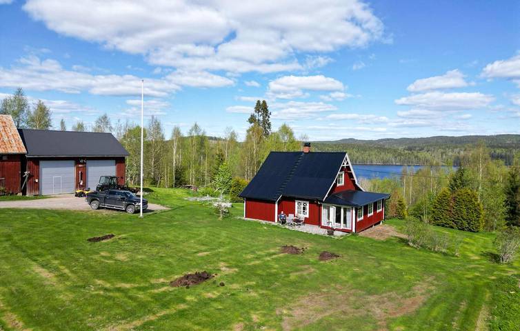 Ferienhaus für 6 Personen, mit Terrasse und Seeblick sowie Garten