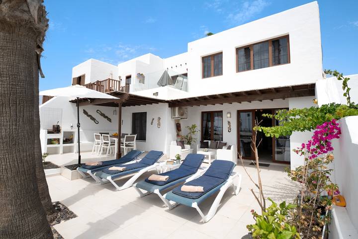 Ganze Wohnung, Apartment "Puerto Chico E" mit Meerblick, gemeinschaftlich genutztem Pool, Terrasse und WLAN in Playa Blanca, Yaiza