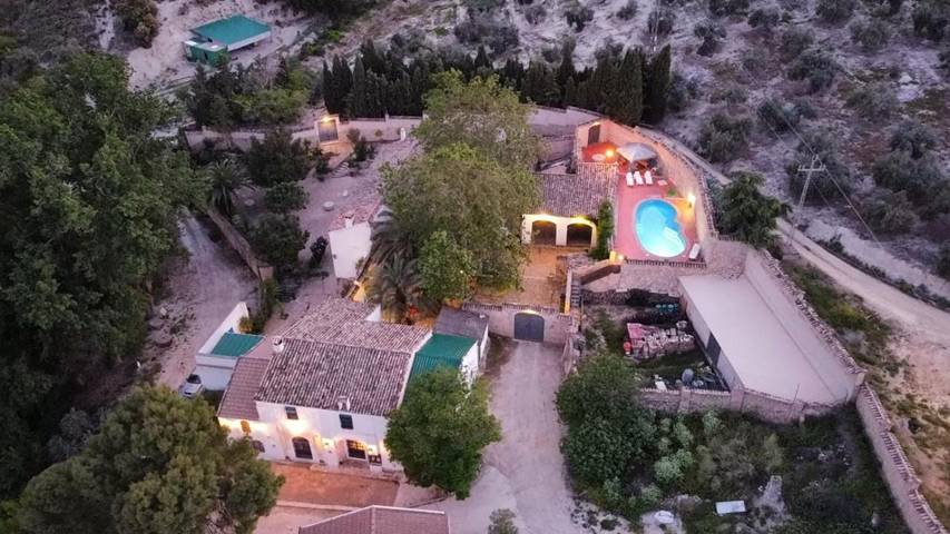 Casa rural para 8 personas, con vistas además de piscina y jardín, Se admiten mascotas en Cárcheles