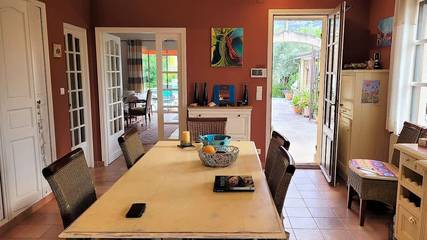 Maison De Vacances pour 10 Personnes dans Robion, Parc naturel régional du Luberon, Photo 4