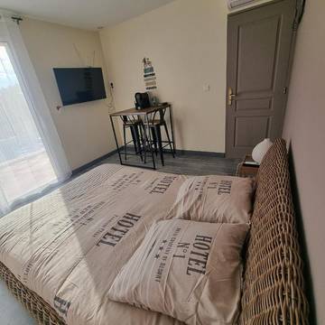 Maison d’hôte pour 2 personnes, avec piscine et terrasse, animaux acceptés à Marcorignan