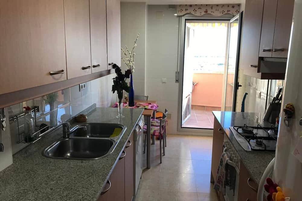 Apartamento entero, Apartamento con terraza frente al mar y piscina comunitaria in Cubellas, Garraf