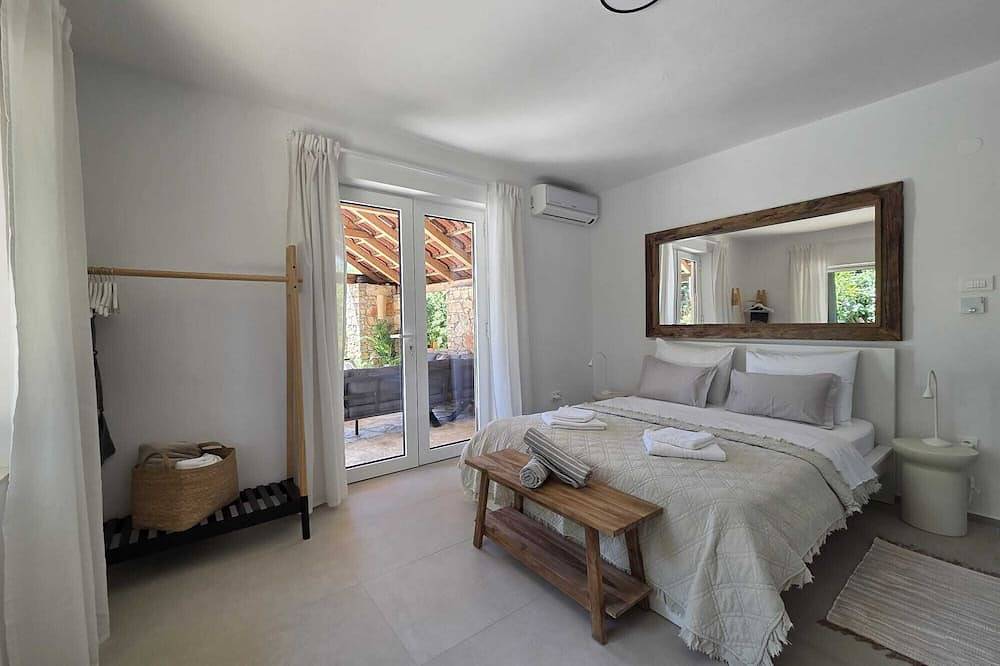 Lovely Cottage with Garden and Swimming Pool in Stari Grad, Hvar
