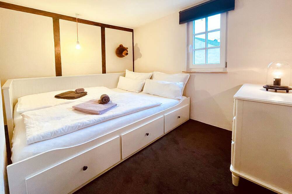 Großes Winzerhaus mit Whirlpool, Sauna & Garten in Bremm, Cochem-Zell