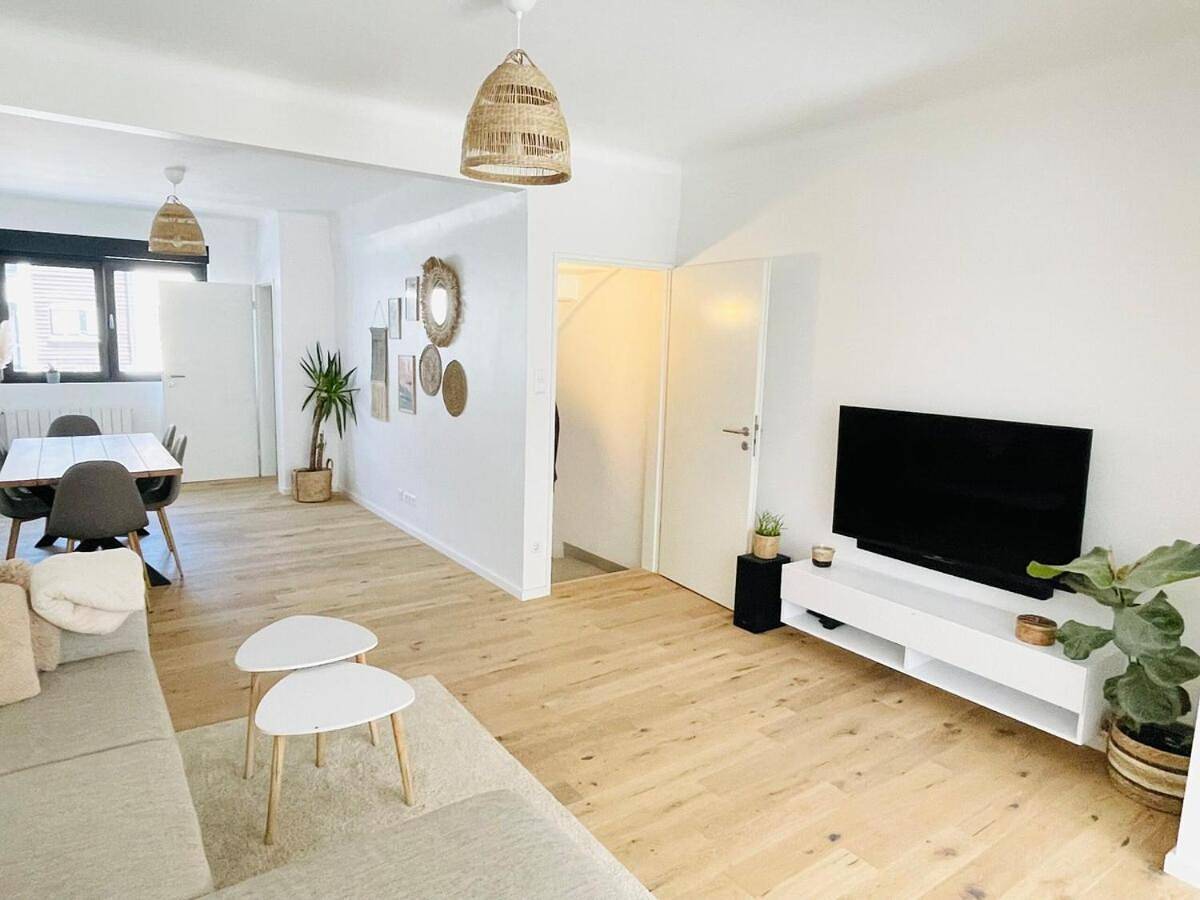 Appartement entier, Large townhouse with a private garden-Dif1 in Differdange, Luxembourg
