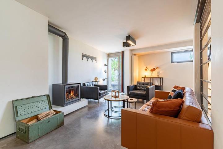 Location de vacances pour 9 personnes, avec vue ainsi que vue sur le lac et terrasse, animaux acceptés à Yvoir