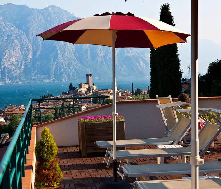 Hôtel pour 4 personnes, avec vue ainsi que piscine et jardin, animaux acceptés