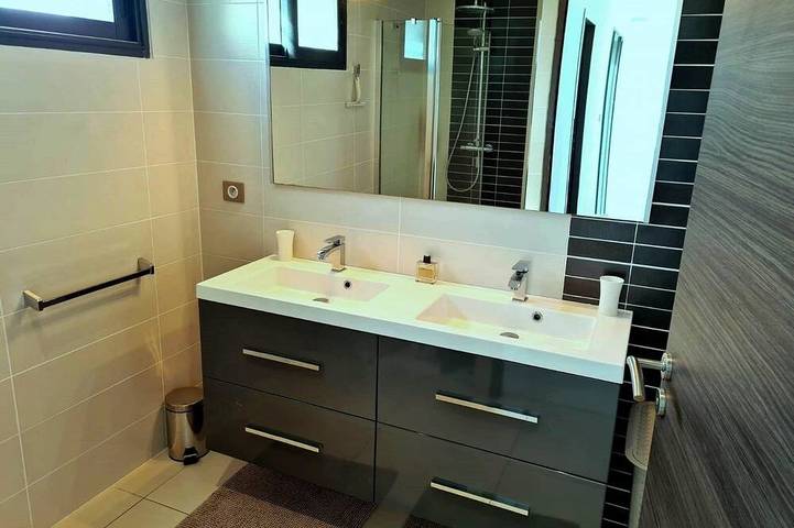 Location de vacances pour 6 personnes, avec jardin et sauna ainsi que jacuzzi et balcon, animaux acceptés à Cerbère - 4