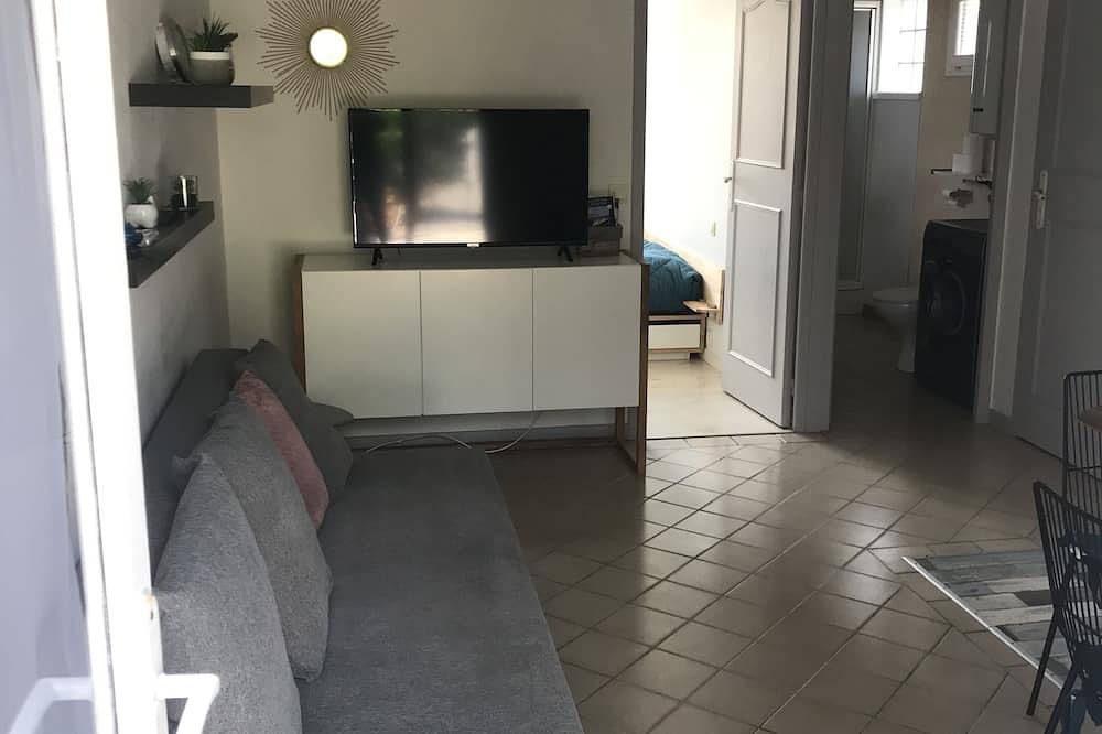 Cosy semi-detached house, terrace 800m from the swimming pool in Lanton, Region de Arcachon