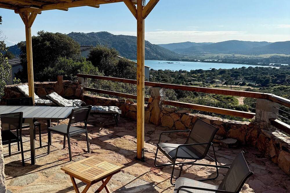 Mini Villa tout équipée vue plage de Santa-Giulia depuis sa terrasse de 34 m2 in Santa Giulia, Porto-Vecchio