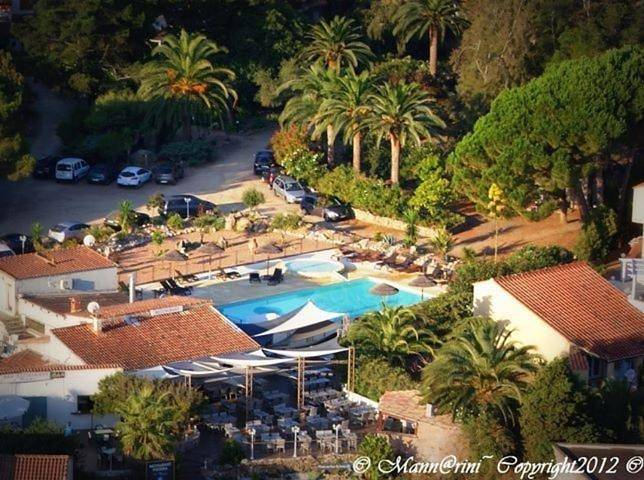 Location de vacances pour 6 personnes, avec Terrasse et Jardin ainsi que Bassin pour enfant et Piscine dans Plage de Favone (Sari-Solenzara)