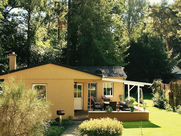 Ferienhaus für 4 Personen, mit Garten und Pool in Brandenburg