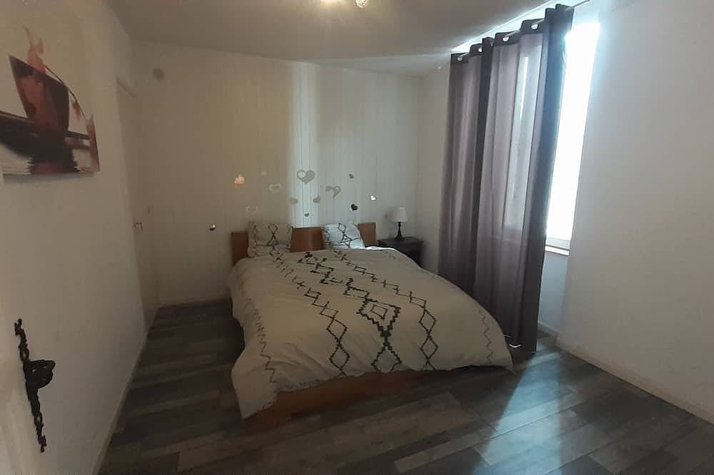 Apartamento entero, Apparently located in lacaune les bains. Serves 5. in Lacaune, Región de Lacaune