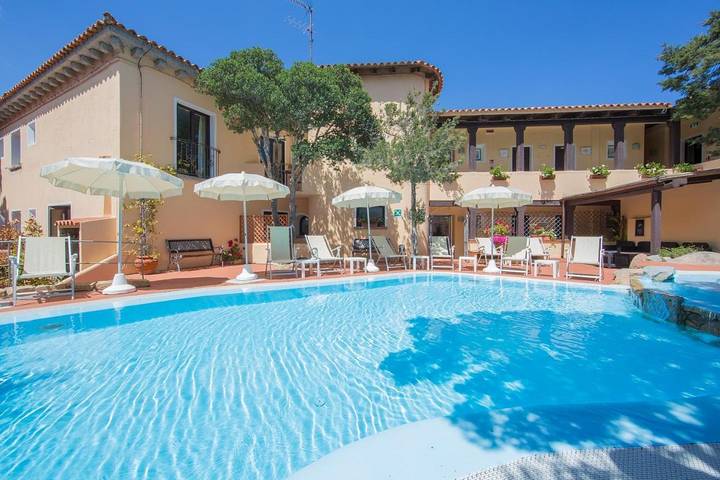 Hôtel pour 3 personnes, avec piscine ainsi que jardin et jacuzzi