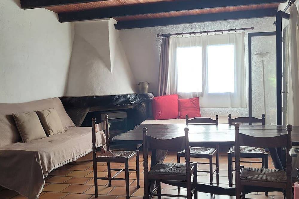 Detached house in the countryside in Speloncato, Calvi und Umgebung