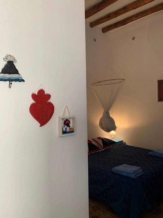 Gîte pour 2 personnes, avec terrasse et jardin dans Stromboli - 4