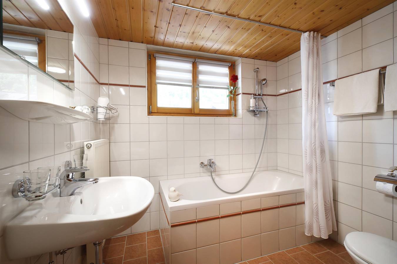 Apartamento vacacional entero, Zimmer 11 - Doppelzimmer+Balkon in Rätikon mountain range, Brand