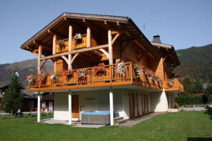Holiday rental for 9 people, with Balcony and Hot tub as well as Garden and Sauna in Haute-Savoie
