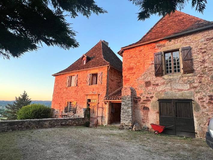 Location de vacances pour 7 personnes, avec Balcon et Terrasse ainsi que Jardin et Vue à Prudhomat