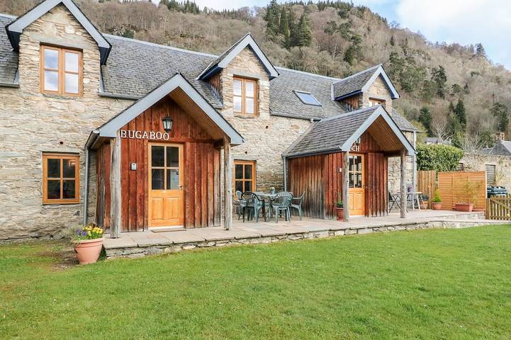 Log cabin for 7 people, with Garden in Aberfeldy