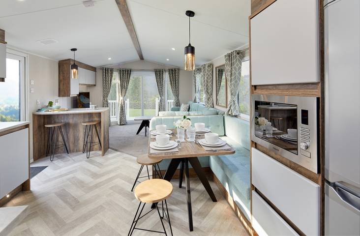 Glamping for 8 people, with garden and pool in Hampshire