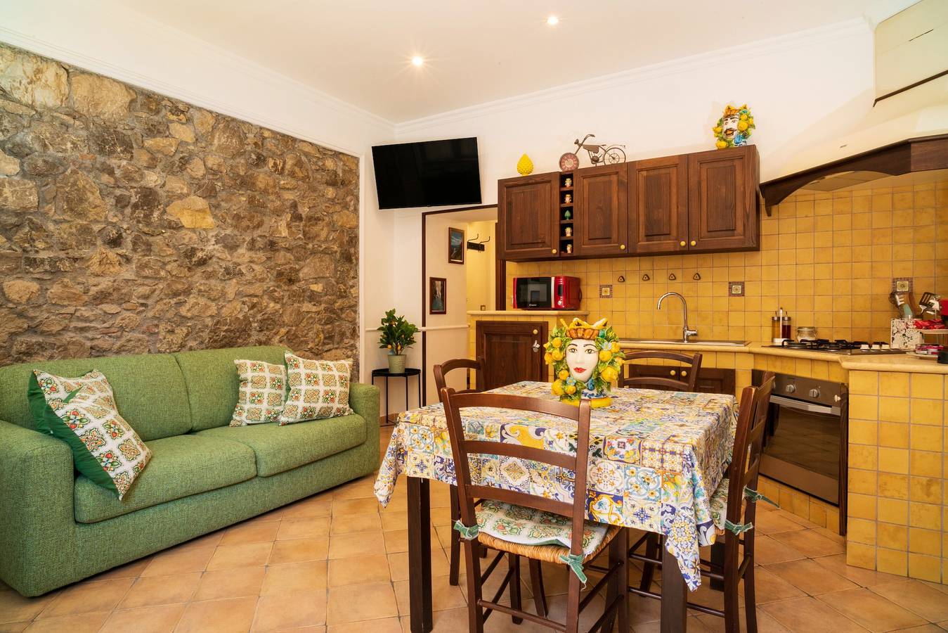 Casa de vacaciones 'Carly Taormina' con terraza compartida y Wi-Fi in Mazzarò, Taormina