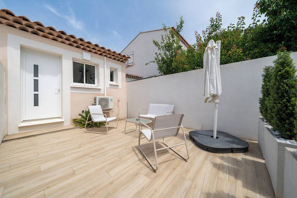 Entire apartment, Pretty studio with terrace between sea and forest in Port-de-Bouc, Istres region