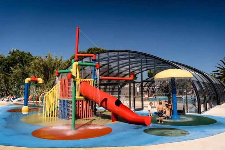 Camping pour 8 personnes, avec Terrasse et Piscine