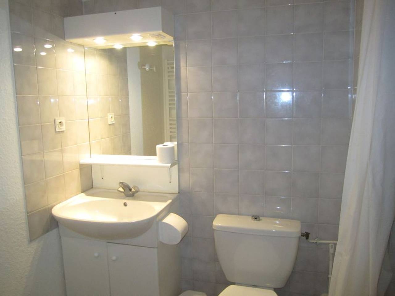Studio entier, Studio avec Balcon, Wifi et Parking - 4 pers, Proche Thermes, Brides-les-Bains in Brides-les-Bains, Les Trois Vallées