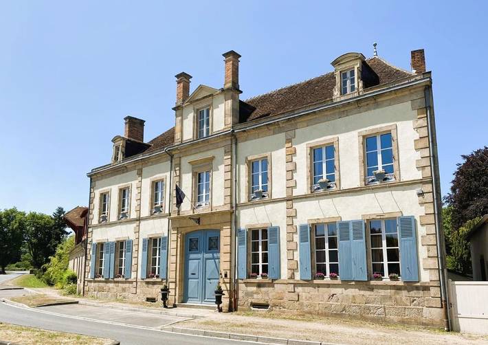 Chambre d’hôte pour 2 personnes, avec vue ainsi que jardin et piscine à Meaulne