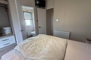 Bungalow for 6 People in Waveney District, Suffolk, Photo 2