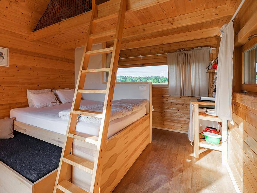 Glamping Kolpa Resort - Chalet 4 personen - Wooden house His, 22m² - Private Toilette, Sink & Outdoor Tub in Möttling, Slowenien
