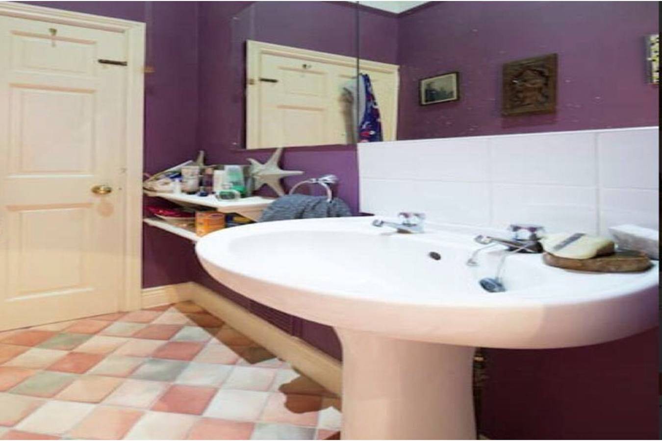2 Bed House - Sleeps 6 - Garden, Pets, Parking in Cheltenham, Gloucestershire