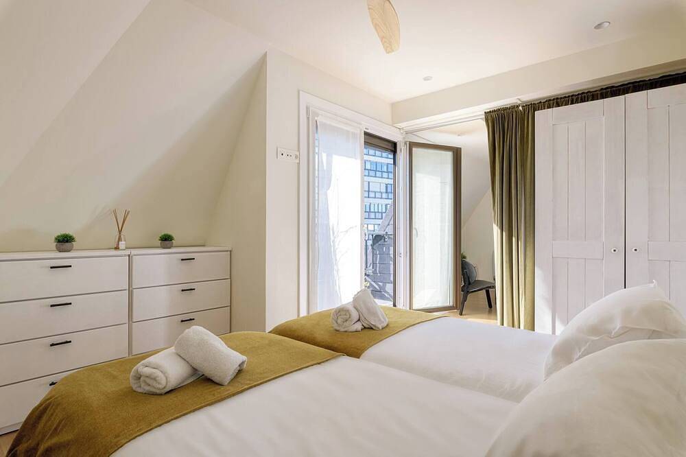 Entire apartment, Loft Penthouse on the Beach with 2 terraces in Zarautz, Basque Coast (Spain)