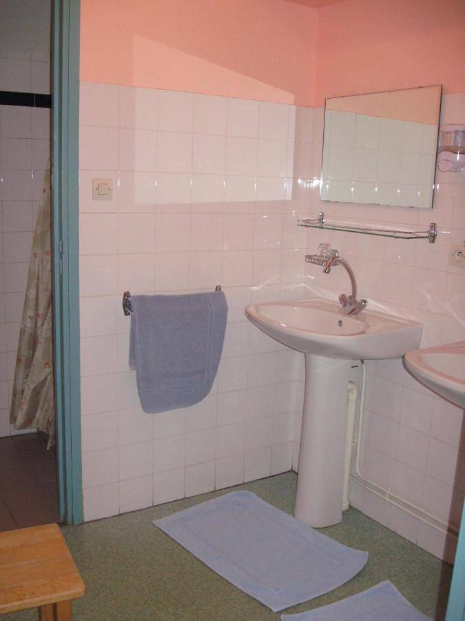Location de vacances pour 2 personnes, avec terrasse dans Les Noës - 4